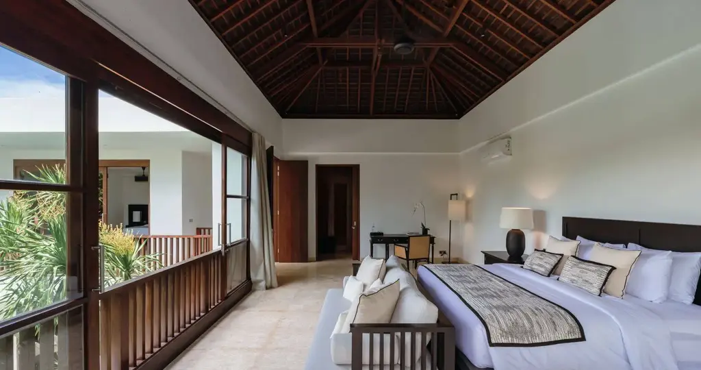 4-Bed 5.5-Bath Villa
