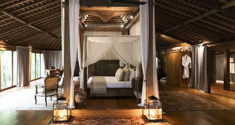 Istana Suite at Nag Shampa Private Estate