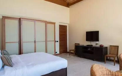 5-Bed 6-Bath Villa