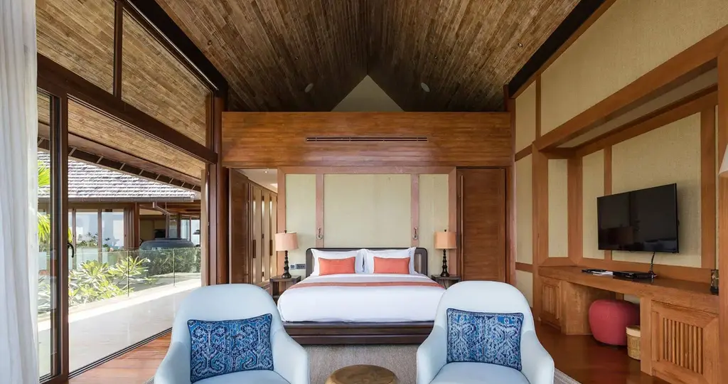 6-Bed 8.5-Bath Villa