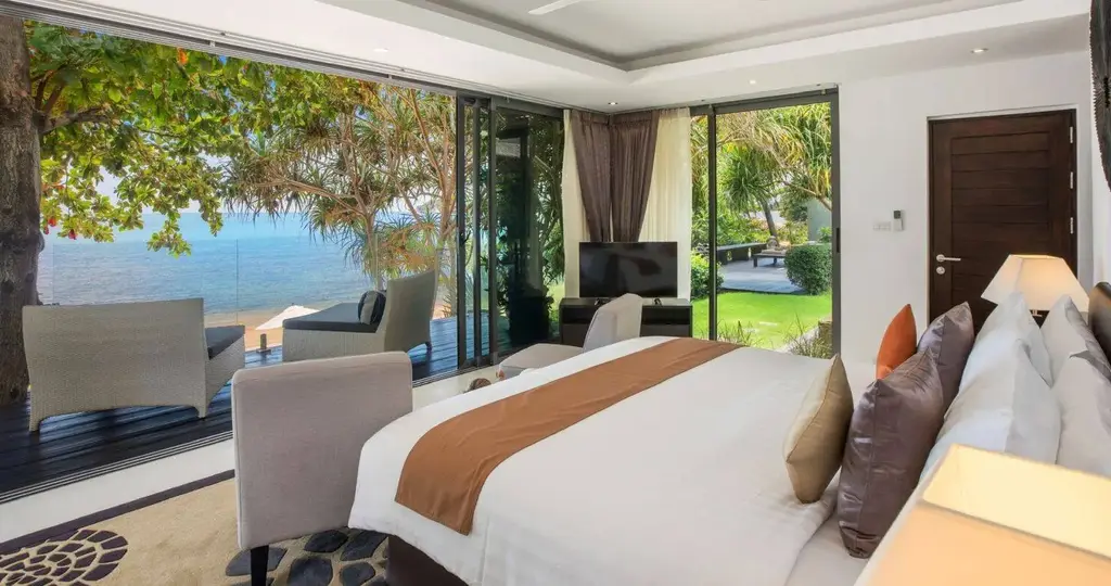 4-Bed 4-Bath Villa
