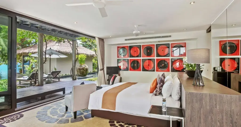 6-Bed 6-Bath Villa