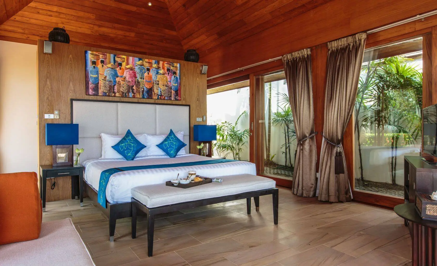 6-Bed 6-Bath Villa
