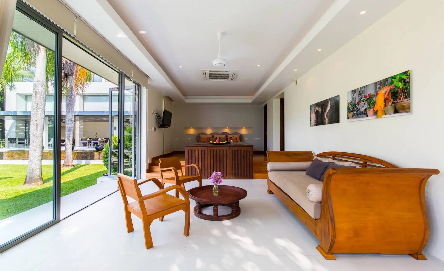 4-Bed+2-Bunk Rooms 7.5-Bath Villa